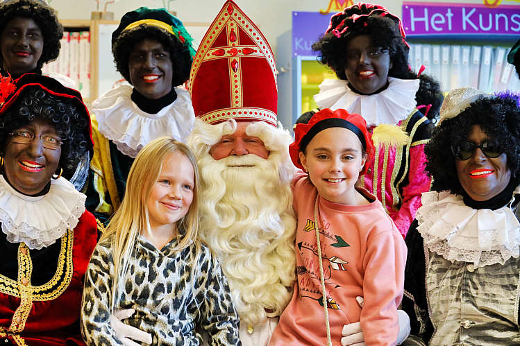 Aankomst van de Sint en zijn Zwarte Pieten in Waarder_103